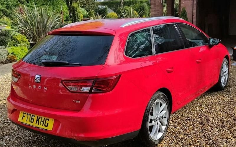 Used Seat Leon Sport 110 HP (80 kW) 2016 Red Estate