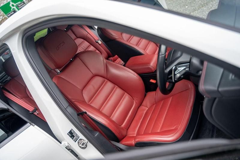 Used Porsche Macan 440 HP (323 kW) 2022 White SUV