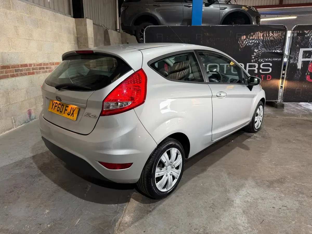 Used Ford Fiesta 82 HP (60 kW) 2010 Silver Hatchback