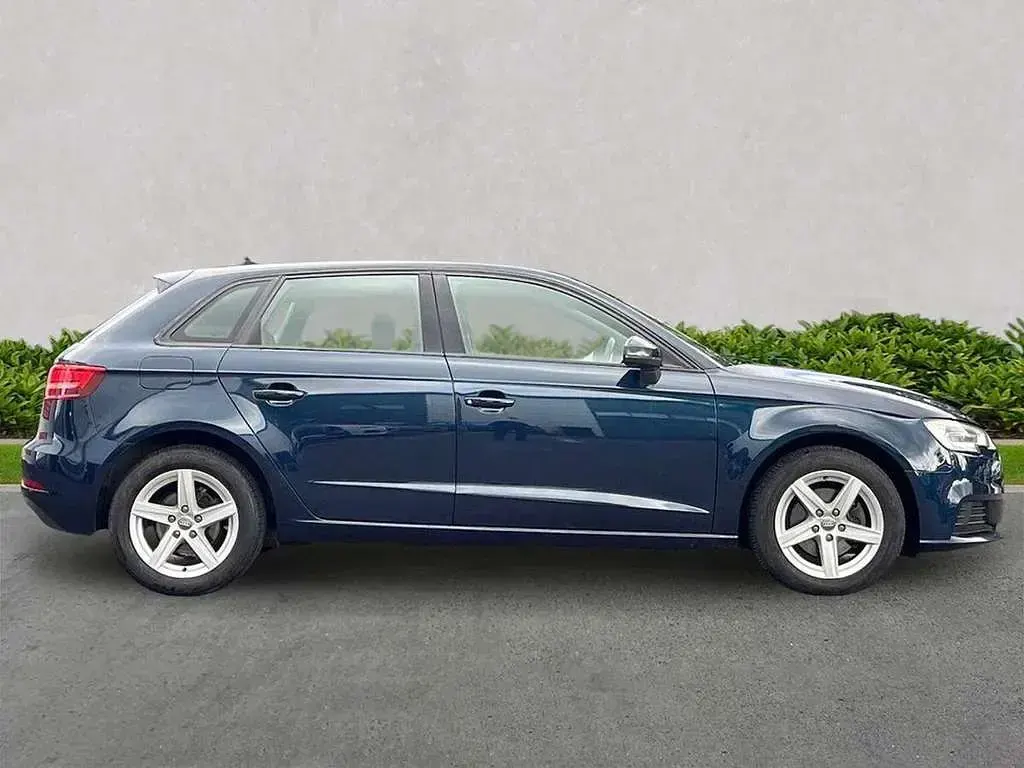 Used Audi A3 Advanced 116 HP (85 kW) 2019 Blue Sedan