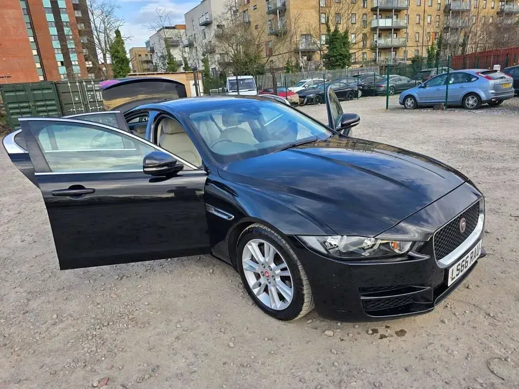 Used Jaguar XE Prestige 180 HP (132 kW) 2016 Black Sedan
