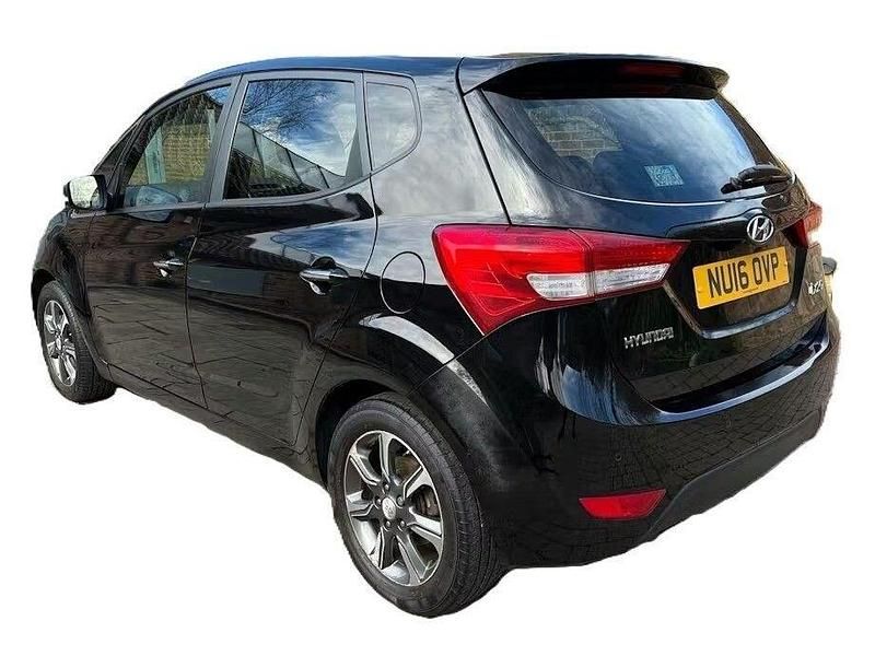 Used Hyundai ix20 Premium 125 HP (91 kW) 2016 Black Hatchback