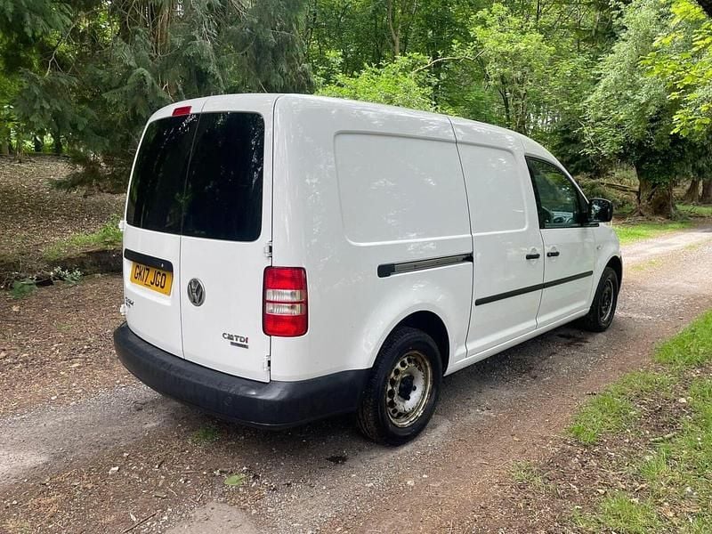 Usado VW Caddy Maxi Startline 102 HP (75 kW) 2017 Branco Monovolume