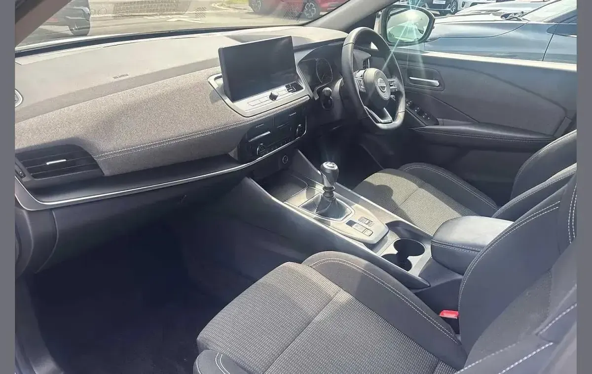 Used Nissan Qashqai Acenta Premium 138 HP (101 kW) 2025 Silver SUV