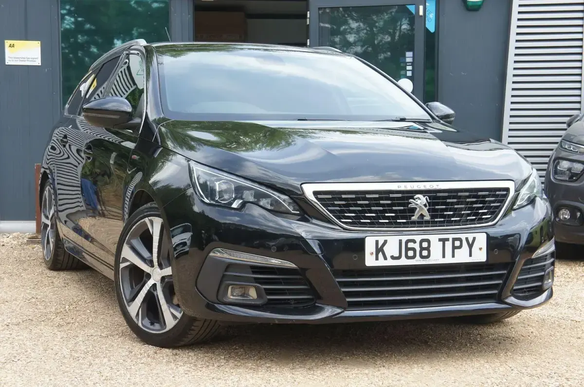Used Peugeot 308 SW GT-line 130 HP (95 kW) 2019 Black Estate