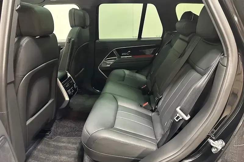 Used Land Rover Range Rover HSE 345 HP (253 kW) 2024 Black SUV
