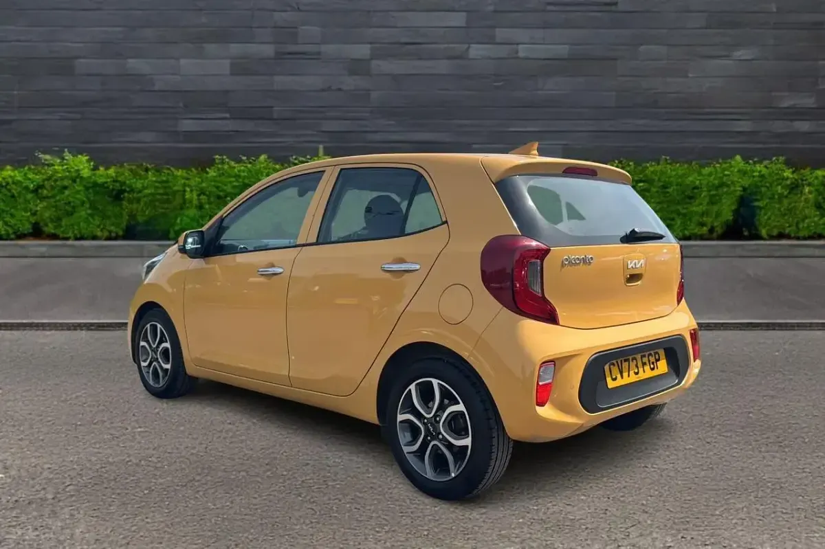 Used Kia Picanto 66 HP (48 kW) 2023 Yellow Hatchback