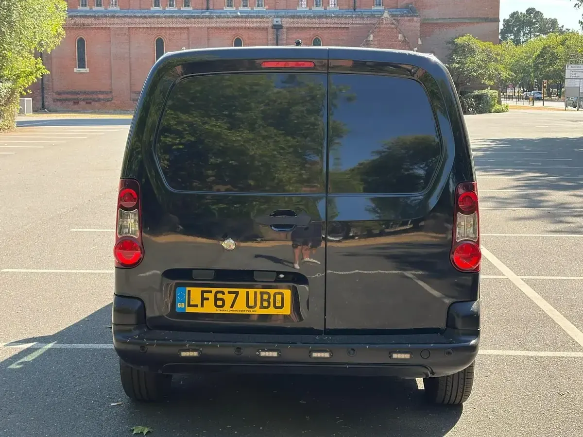 Used Citroën Berlingo 100 HP (73 kW) 2017 Black MPV