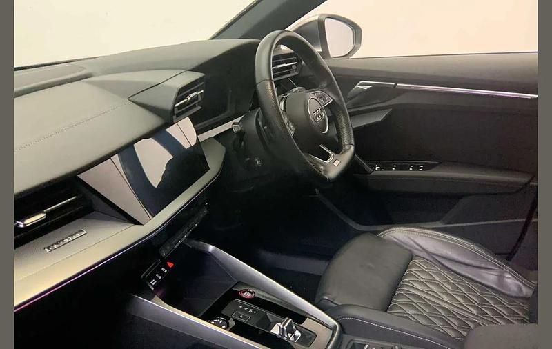 Used Audi S3 Sportback Comfort 310 HP (228 kW) 2021 White Hatchback