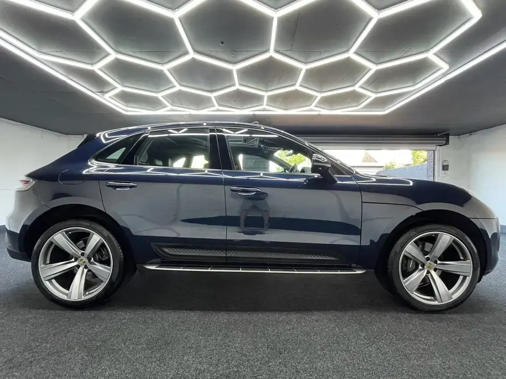 Used Porsche Macan 265 HP (194 kW) 2023 Blue SUV