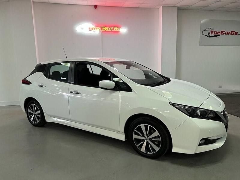 Begagnad Nissan Leaf Acenta 110 kW (150 HK) 2020 Vit Halvkombi