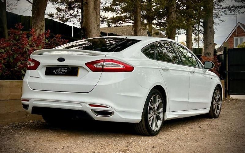 Begagnad Ford Mondeo ST-Line 180 HK (132 kW) 2017 Vit Halvkombi