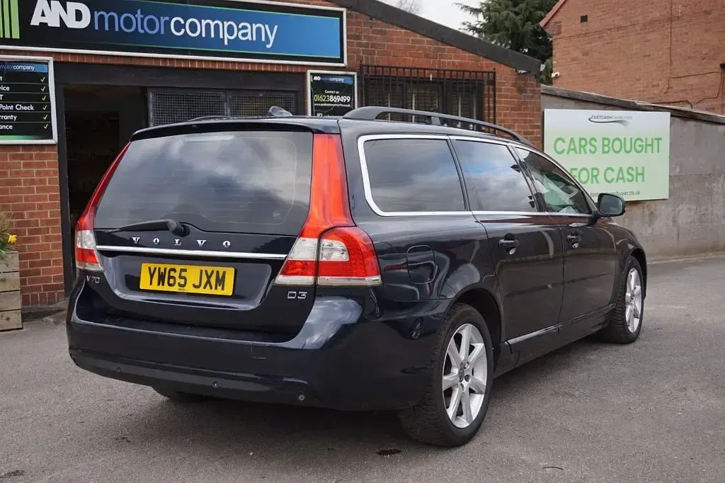 Used Volvo V70 SE Lux 2015 Blue Estate