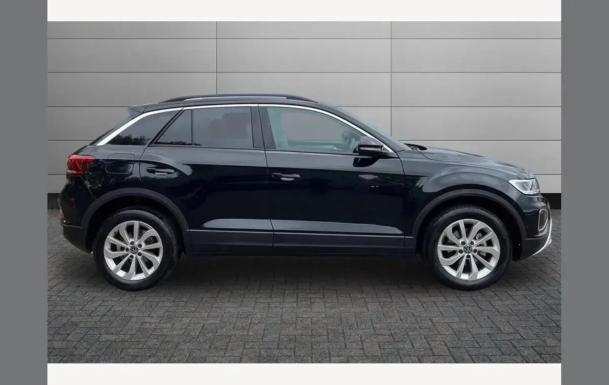 Begagnad VW T-Roc Cabriolet Match 150 HK (110 kW) 2025 Svart SUV