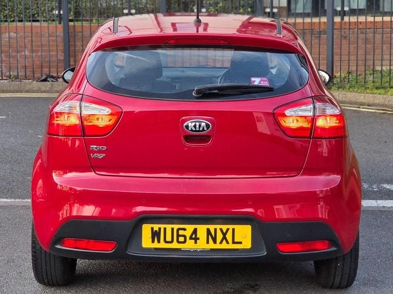 Used Kia Rio 85 HP (62 kW) 2014 Red Hatchback