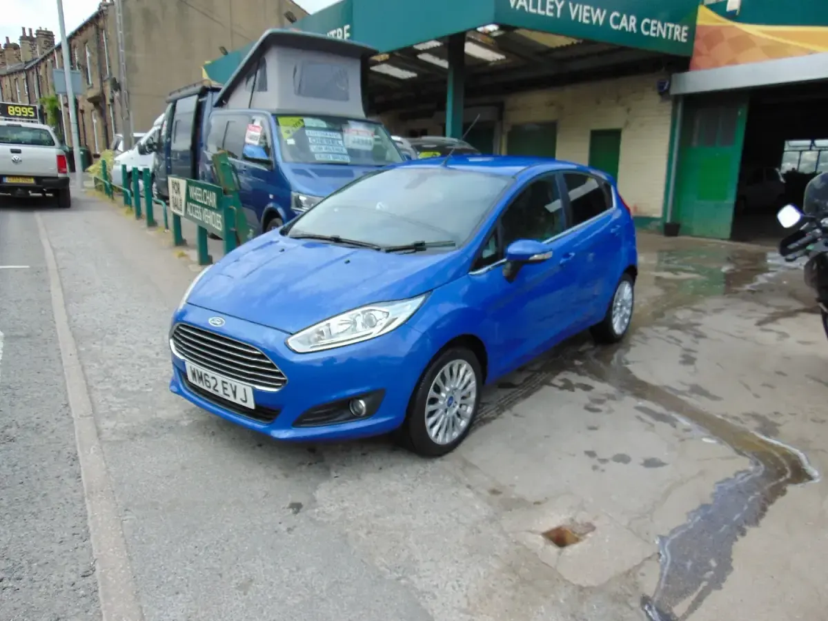 Used Ford Fiesta Titanium 2013 Blue Hatchback