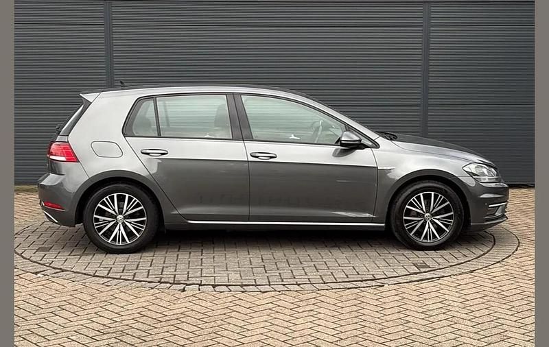 Used VW Golf VII SE 128 HP (94 kW) 2019 Grey Hatchback
