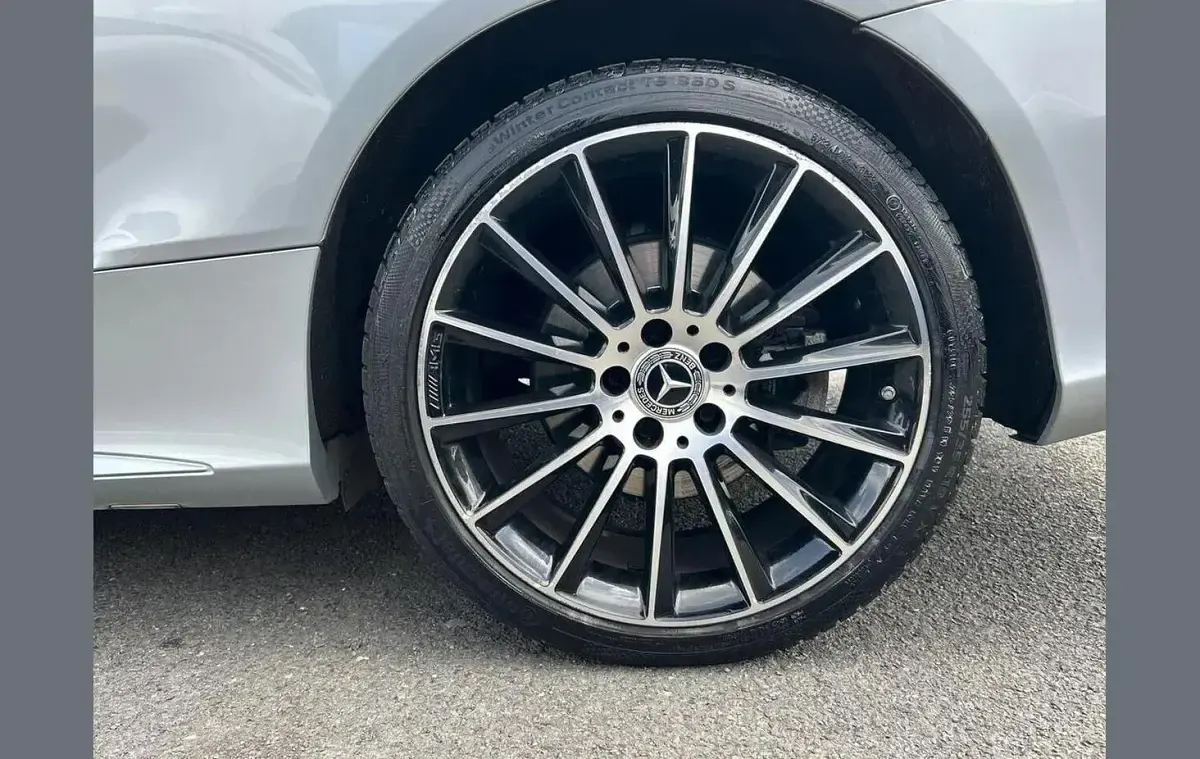Usado Mercedes C300 AMG line 245 CV (180 kW) 2022 Plateado Coupe