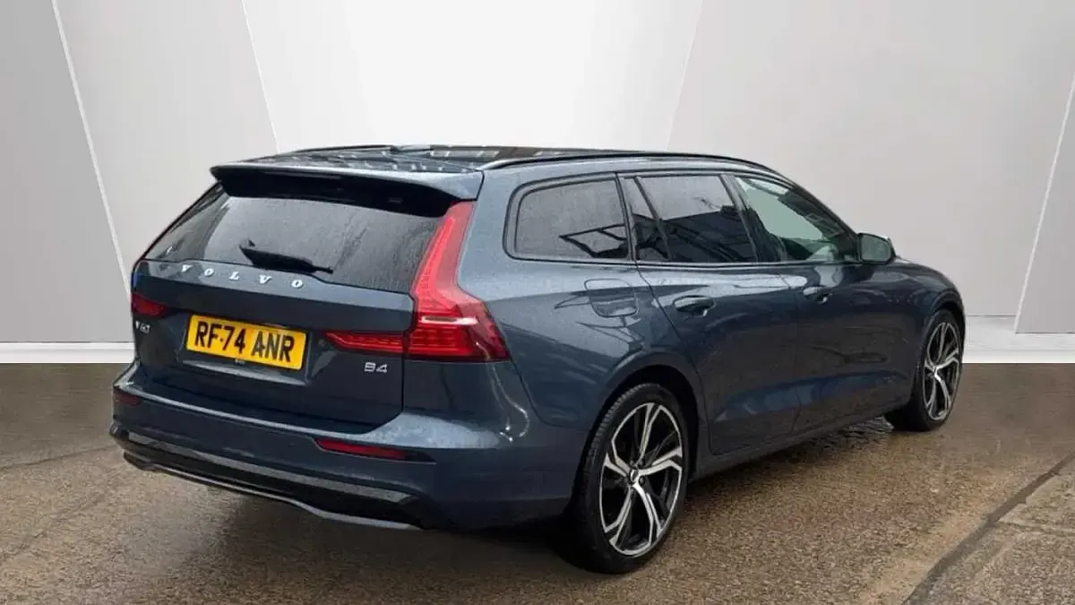 Used Volvo V60 Plus 194 HP (142 kW) 2025 Blue Estate