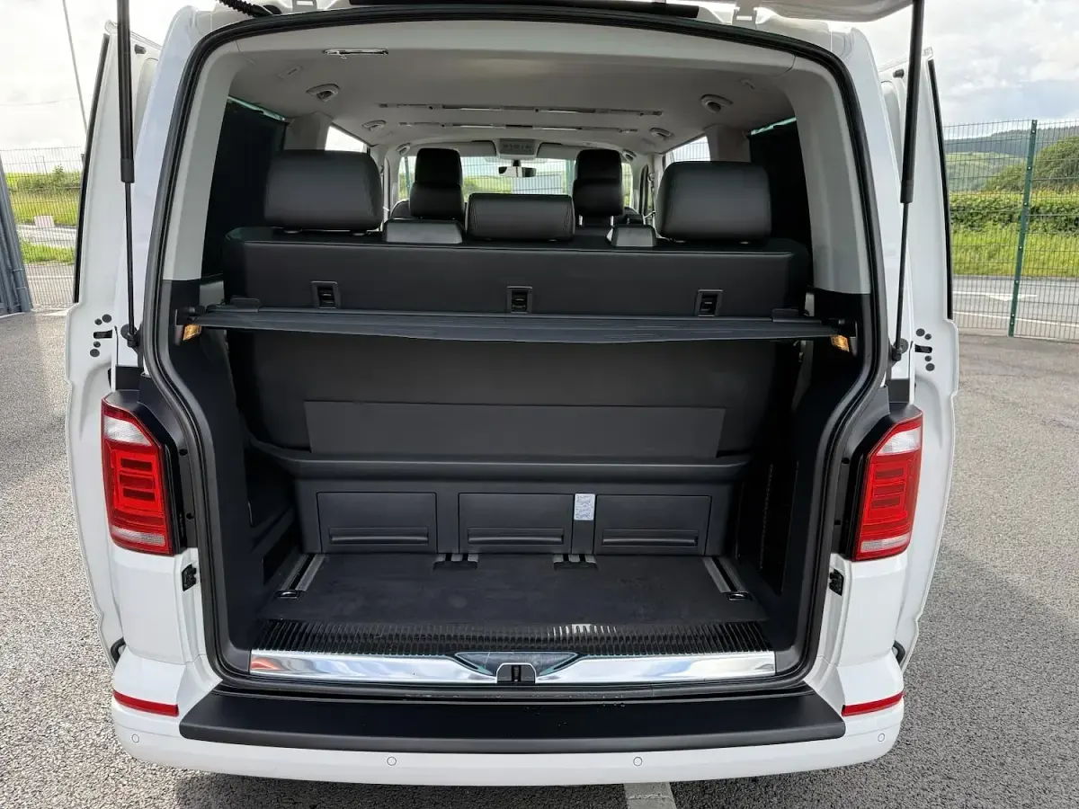 Used VW Caravelle Executive 150 HP (110 kW) 2020 White Van