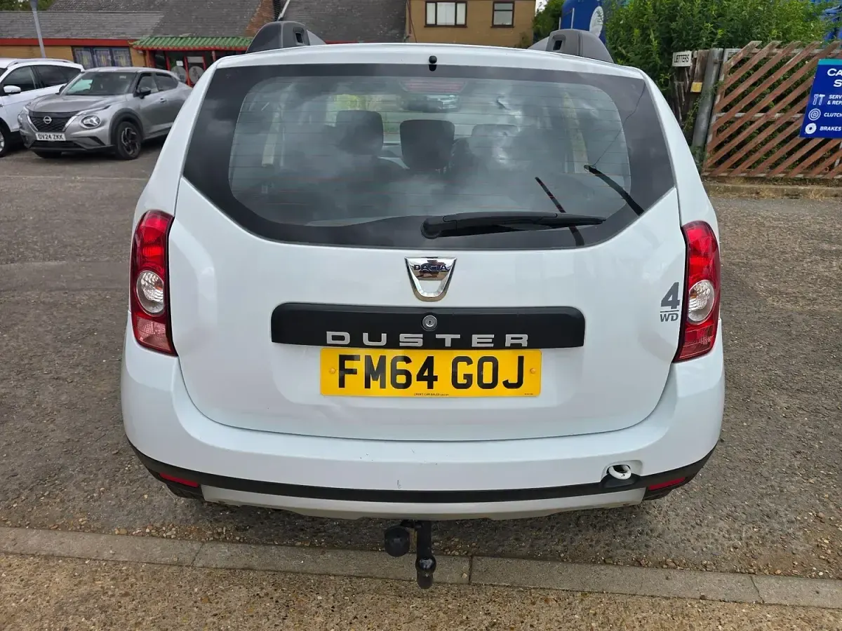 Used Dacia Duster Lauréate 2015 White SUV