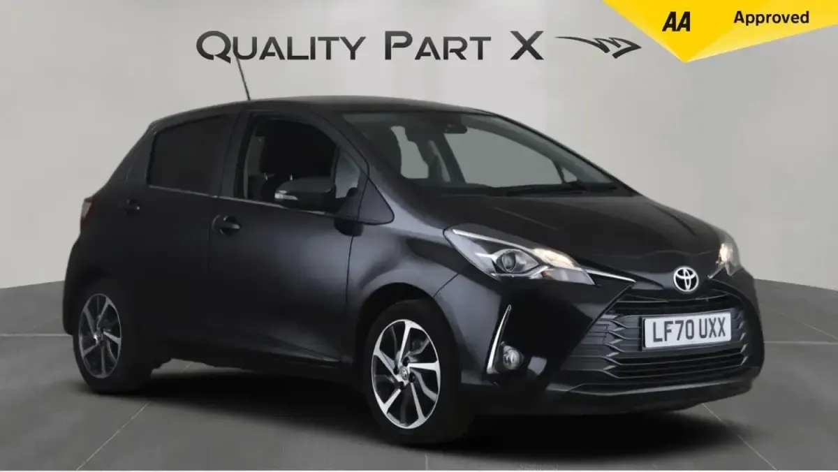 Begagnad Toyota Yaris 2020 Svart Halvkombi