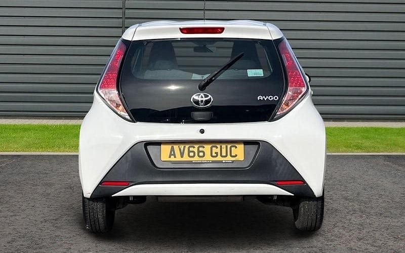 Used Toyota Aygo X-play 69 HP (50 kW) 2018 Hatchback