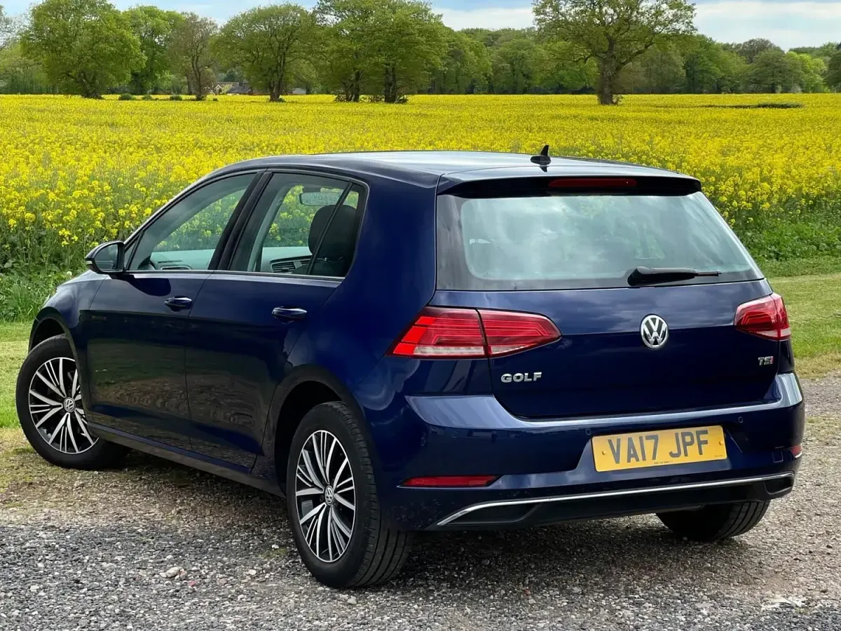 Begagnad VW Golf VII SE 125 HK (91 kW) 2017 Blå Halvkombi