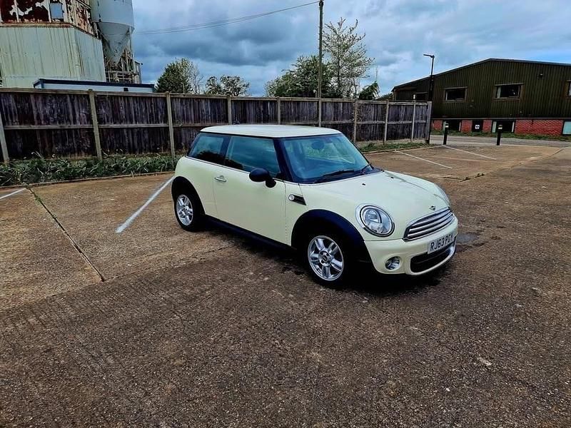 Used Mini One D Hatch 90 HP (66 kW) 2014 White Hatchback