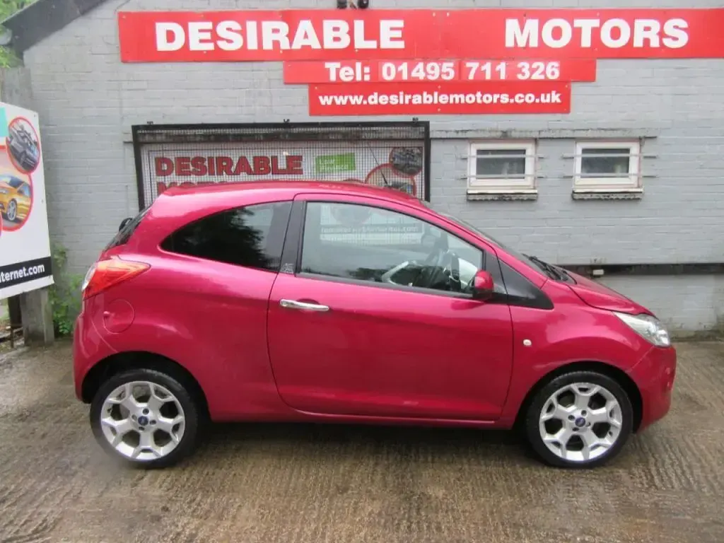 Used Ford Ka Titanium 69 HP (50 kW) 2015 Red Hatchback