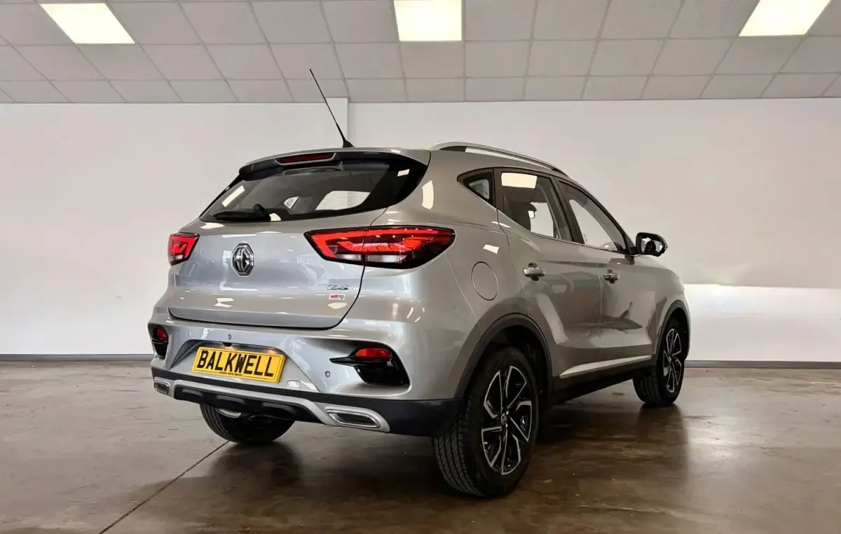 Usado MG ZS Exclusive 111 HP (81 kW) 2023 Prateado SUV