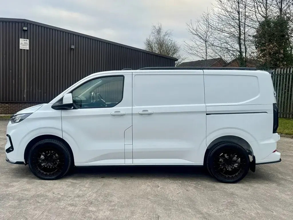 Used Ford Transit Custom Limited 136 HP (100 kW) 2024 White Van