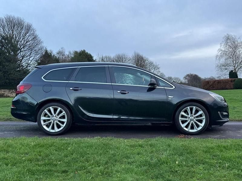 Used Vauxhall Astra 165 HP (121 kW) 2013 Black Estate