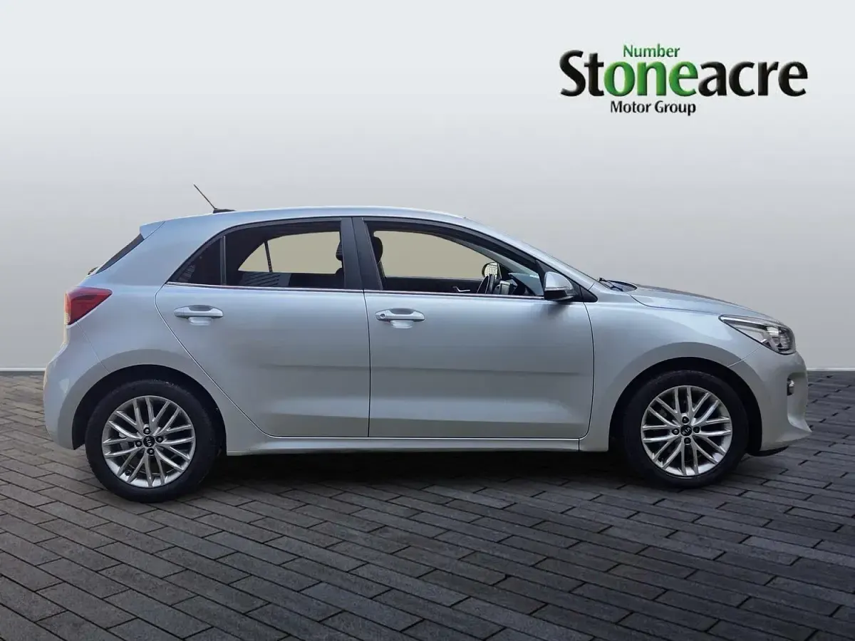 Used Kia Rio 89 HP (65 kW) 2017 Silver Hatchback