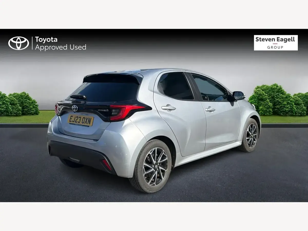 Used Toyota Yaris Design 116 HP (85 kW) 2023 Silver Hatchback