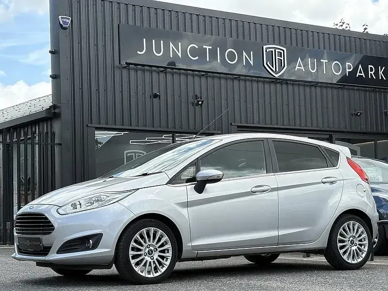 Used Ford Fiesta Titanium 125 HP (91 kW) 2013 Silver Hatchback