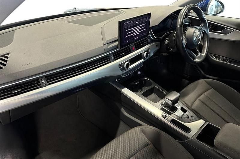 Used Audi A4 Comfort 150 HP (110 kW) 2023 Navarra blue Estate