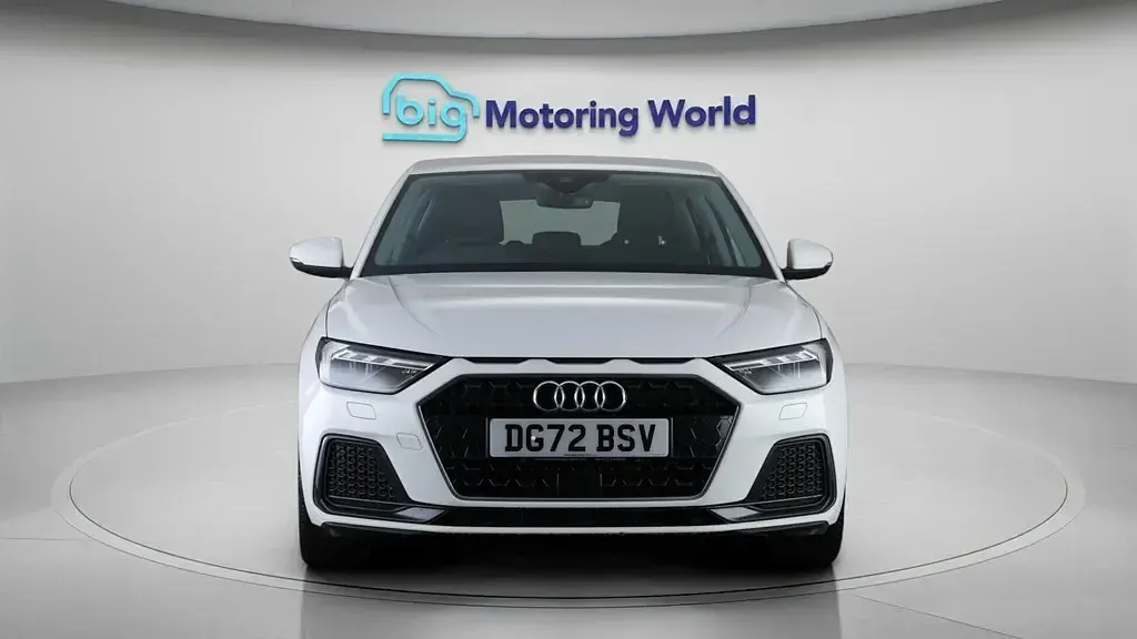 Used Audi A1 Sportback Sport 95 HP (69 kW) 2022 White Hatchback
