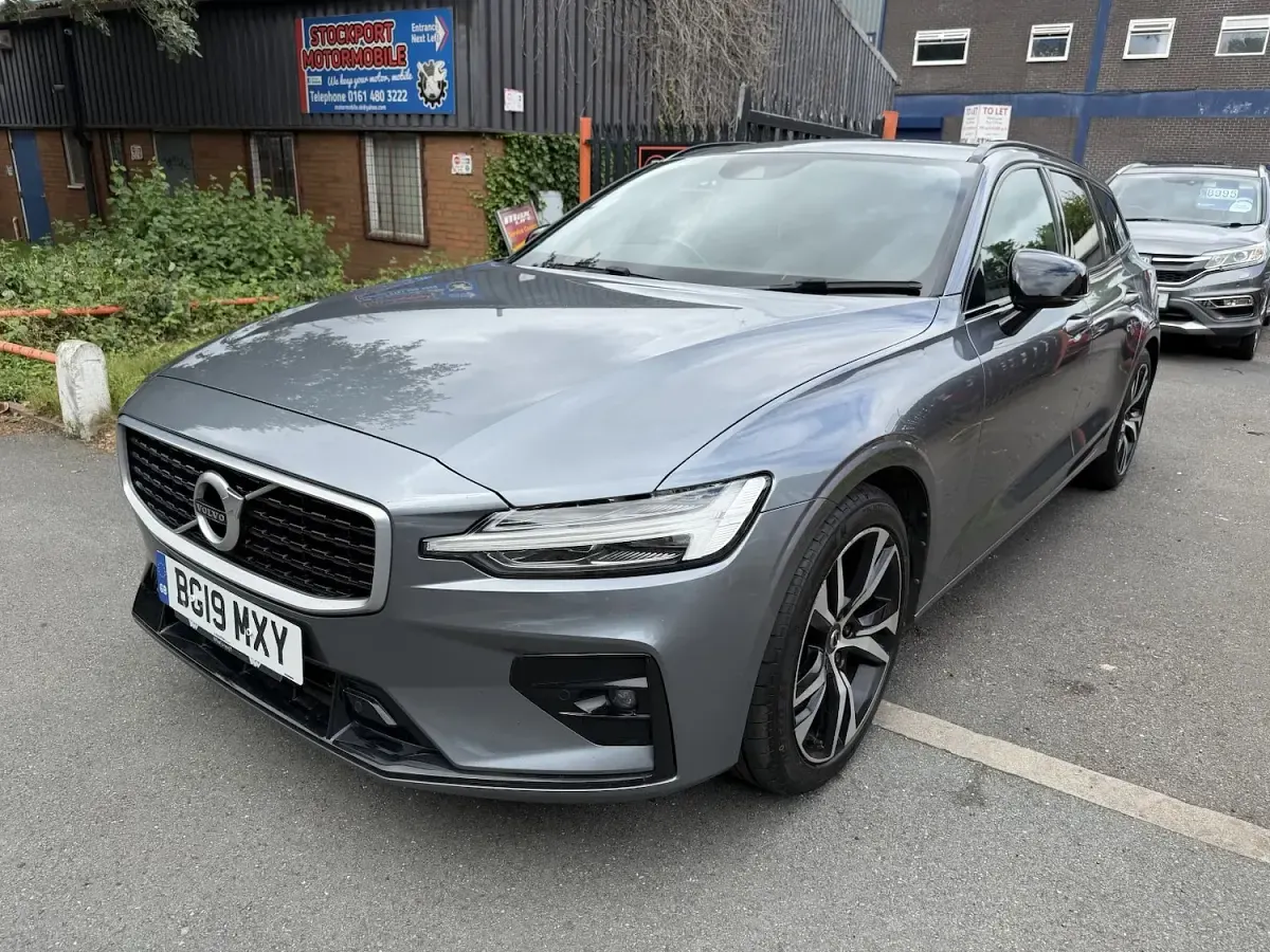 Used Volvo V60 R-Design 187 HP (137 kW) 2019 Grey Estate