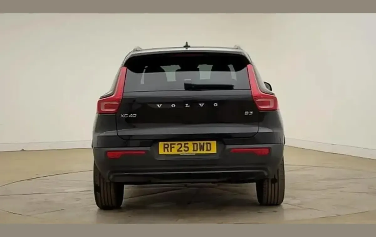 Used Volvo XC40 Plus 161 HP (118 kW) 2025 Black SUV