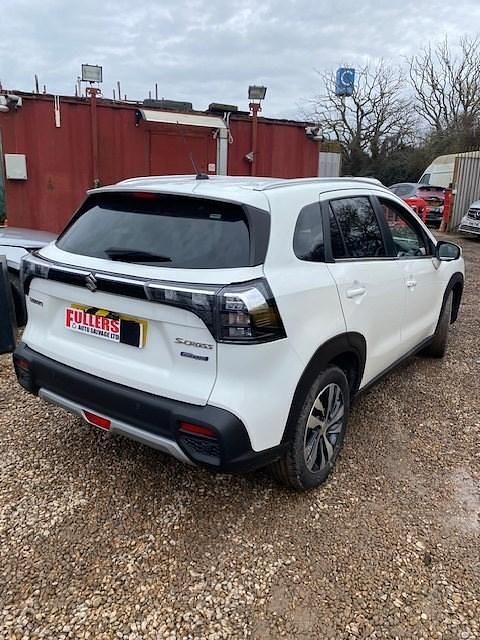 Used Suzuki SX4 129 HP (94 kW) 2024 White Hatchback