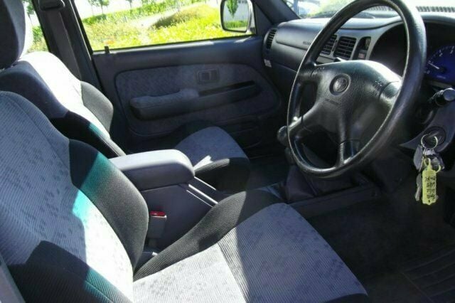 Used Toyota HiLux 102 HP (75 kW) 2004 Pickup