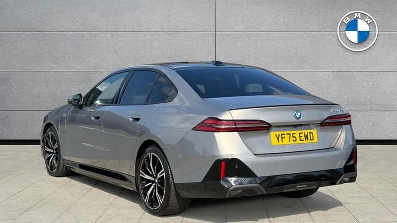 Usado BMW 530e M Sport 295 HP (216 kW) 2025 Cinzento