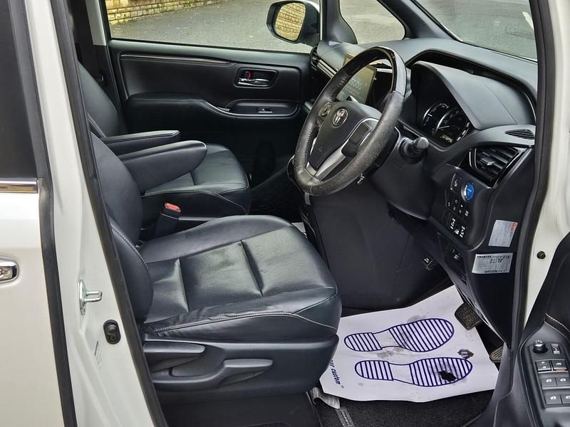 Used Toyota Voxy 2026 White MPV