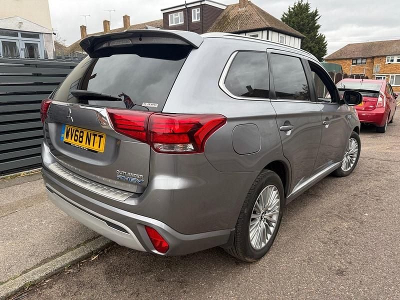 Grey Used 2018 Mitsubishi Outlander P-HEV Estate | £9,500 (Good price) - Image 1/4