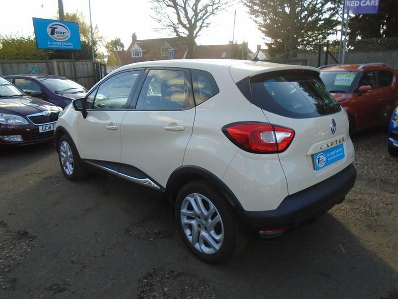 Second-hand Renault Captur Dynamique 90 CP (66 kW) 2014 Bej SUV