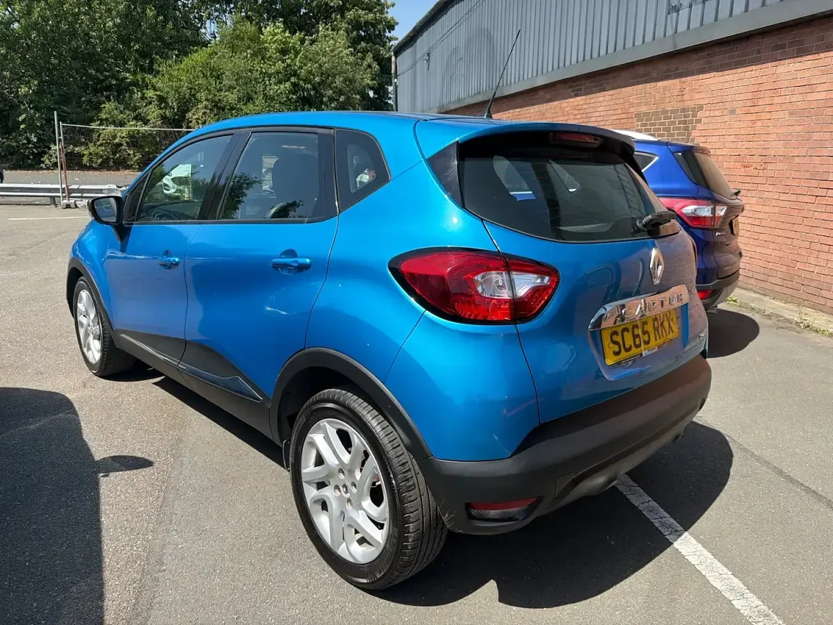 Used Renault Captur Dynamique 90 HP (66 kW) 2015 Blue SUV