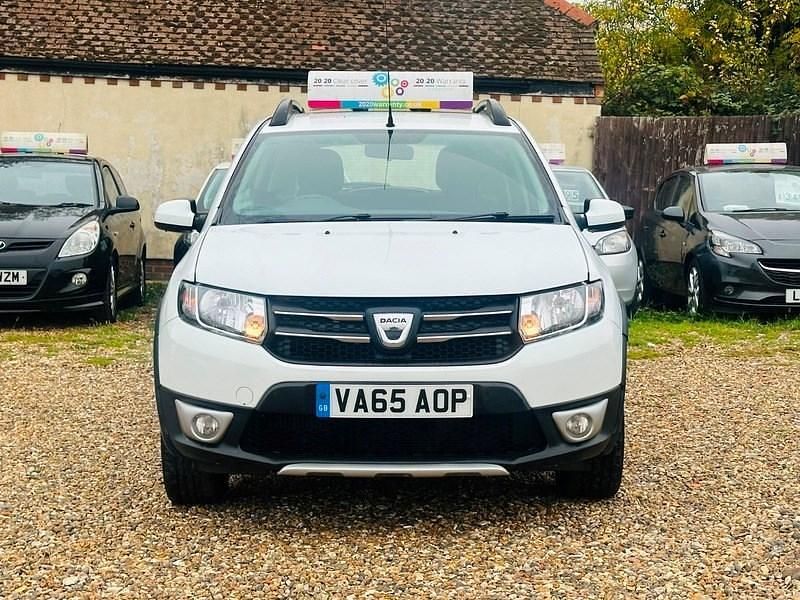 Used Dacia Sandero Lauréate 90 HP (66 kW) 2015 White Hatchback