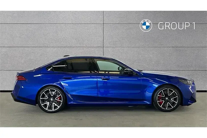 New BMW M5 Comfort Edition 727 HP (534 kW) 2026 Marina bay blue Sedan