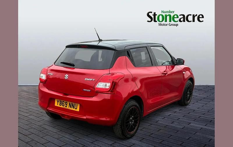 Used Suzuki Swift SZ3 88 HP (64 kW) 2020 Red Hatchback